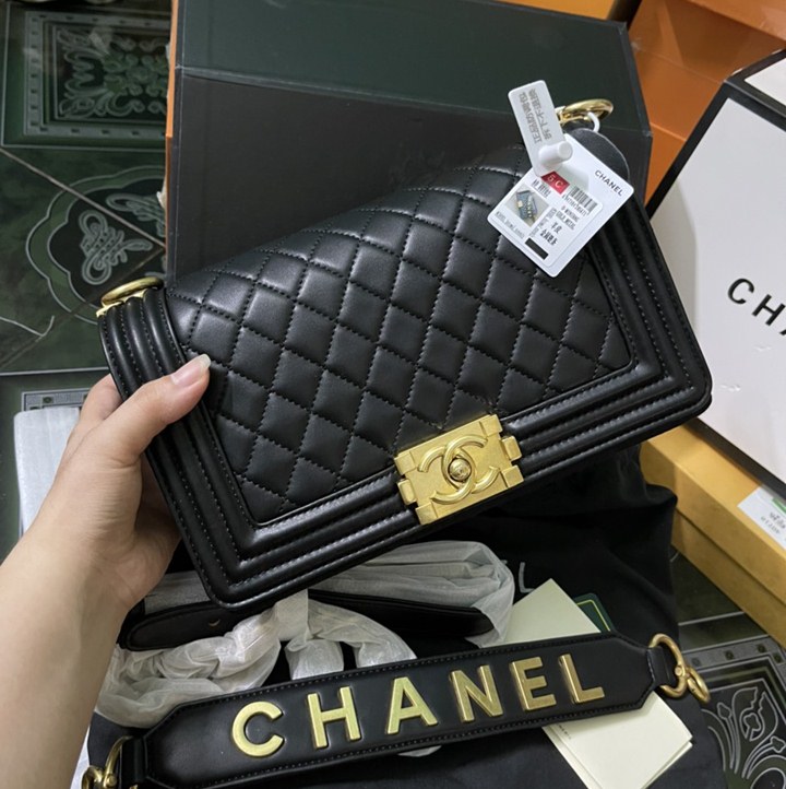 Túi xách nữ da thật hàng hiệu Chanel Boy CN01